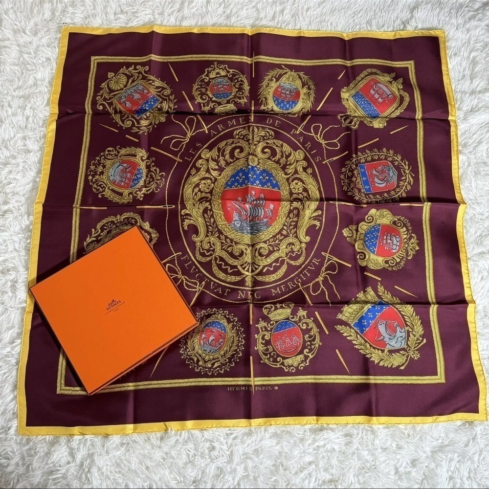 💎🔥Hermes silk scarf "LES ARMES DE PARIS 💎🔥